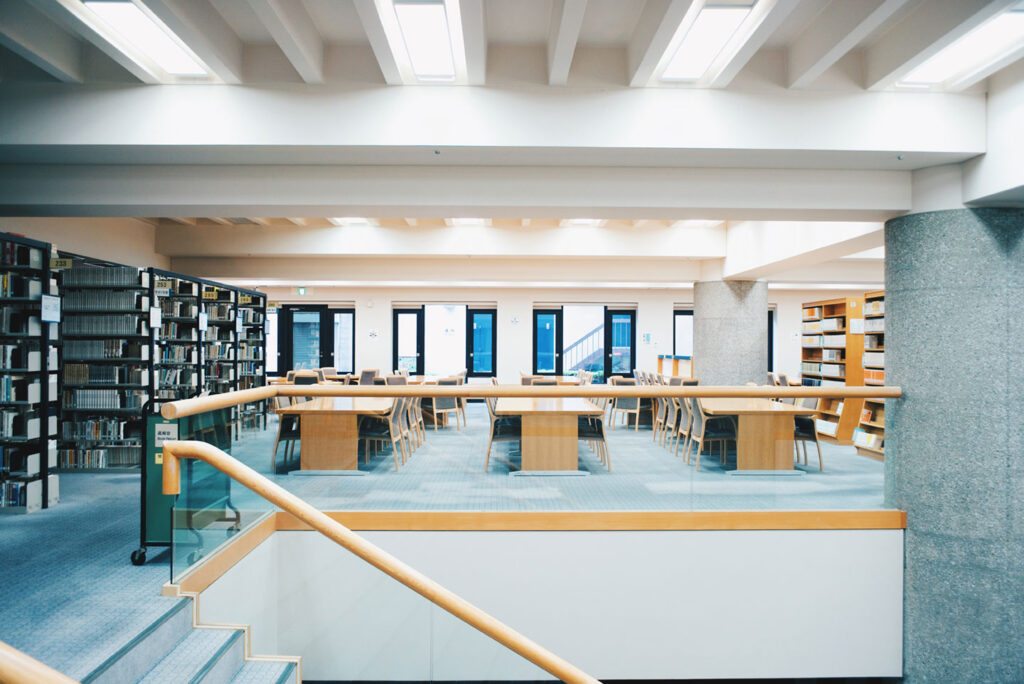 中央図書館の内観写真
